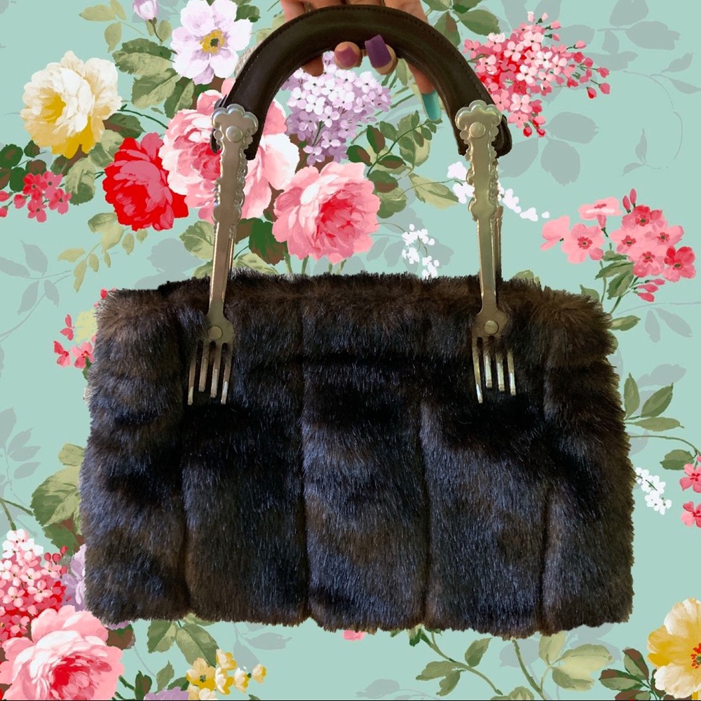 Faux fur fork purse 💘🍴